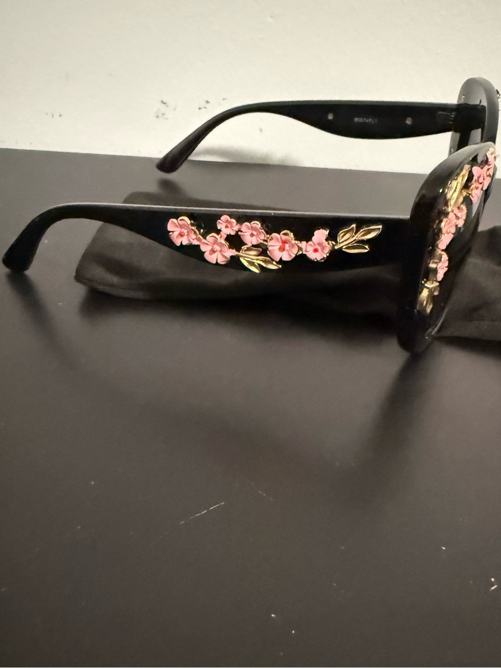 Black Floral Cat-Eye Sunglasses with Pink Flower Accents! Absolutely Stunning! 🤩 - Picture 2 of 7